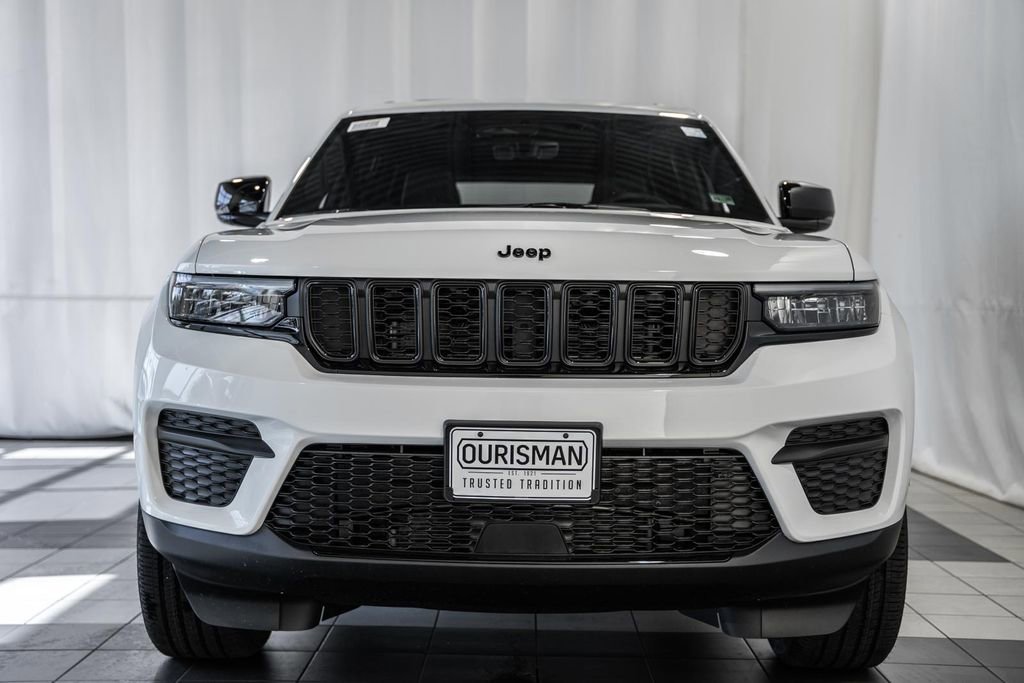 New 2025 Jeep Grand Cherokee Altitude image 2