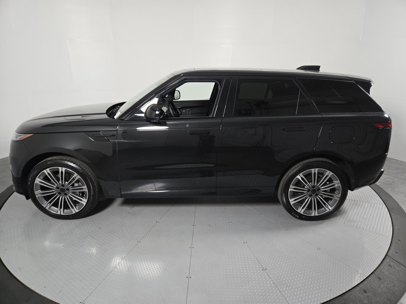 New 2026 Land Rover Range Rover Sport Dynamic SE image 32