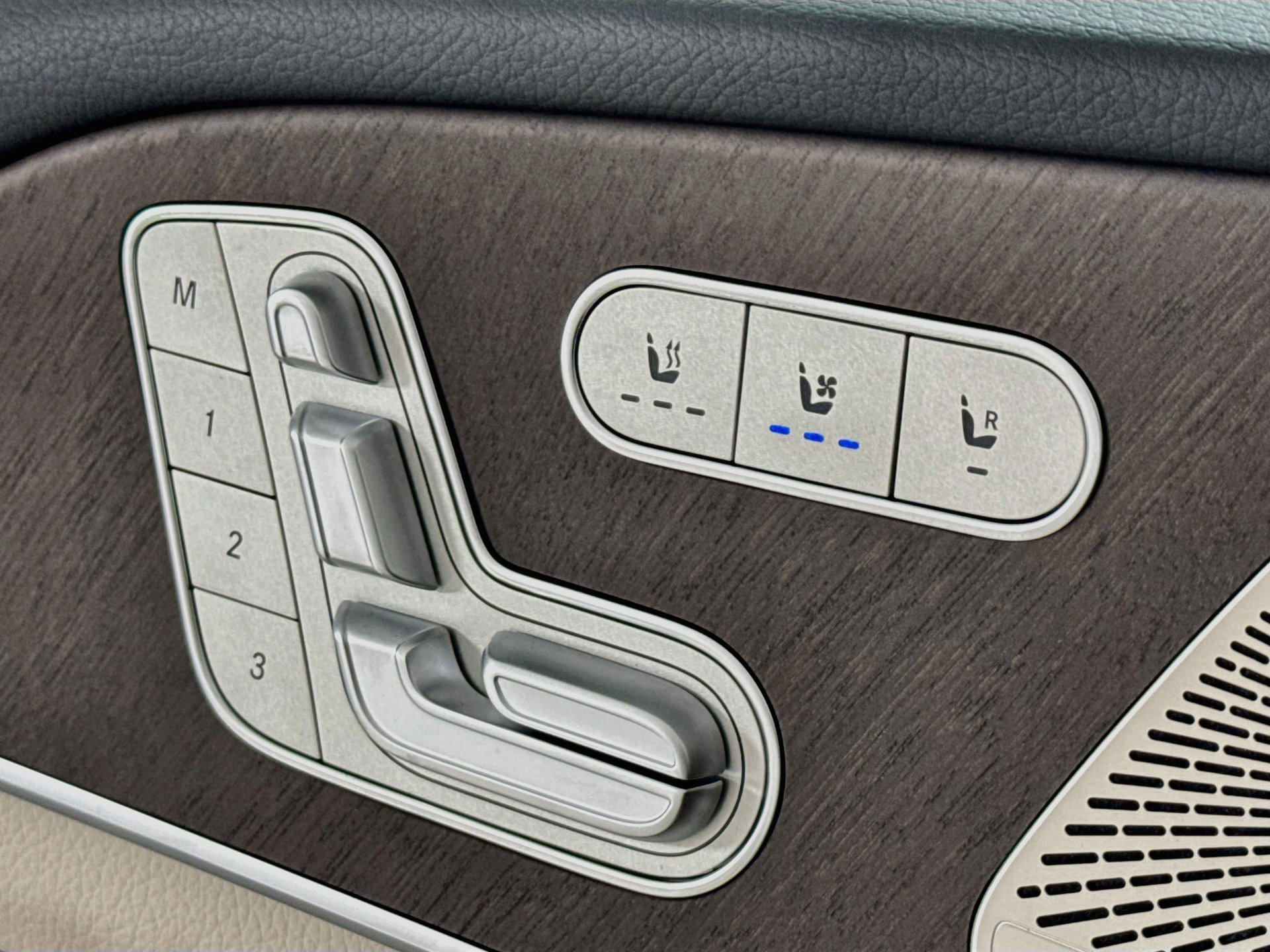 New 2027 Mercedes-Benz GLS 450 4MATIC image 21
