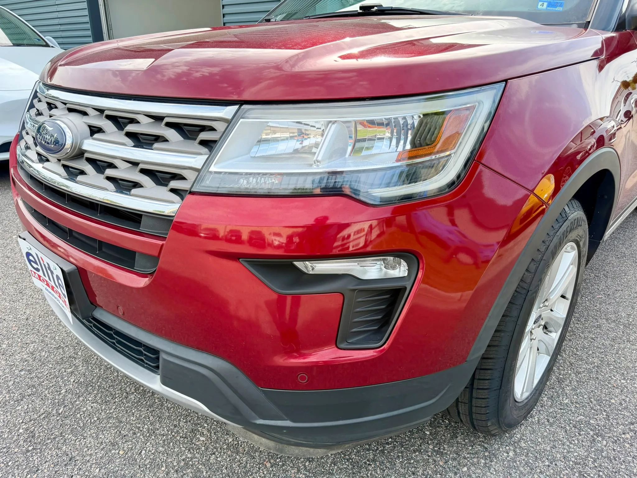 Used 2018 Ford Explorer XLT w/ Equipment Group 202A AWD/4WD image 12