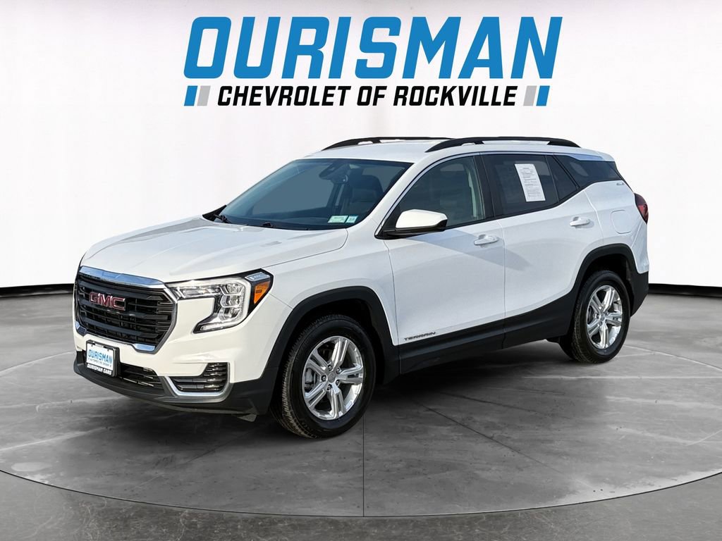Used 2022 GMC Terrain SLE w/ Driver Convenience Package image 2