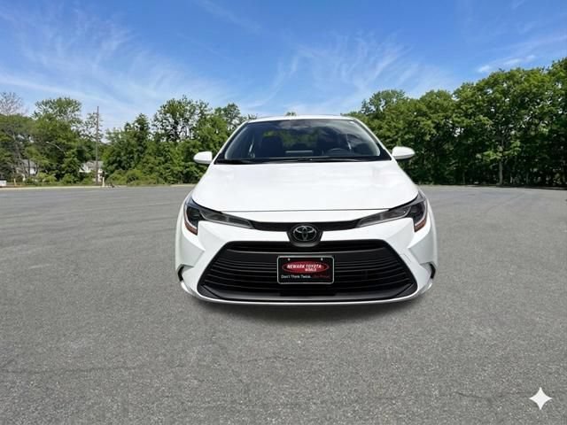 Used 2023 Toyota Corolla LE w/ Carpet Mat Package (TMS) FWD image 3