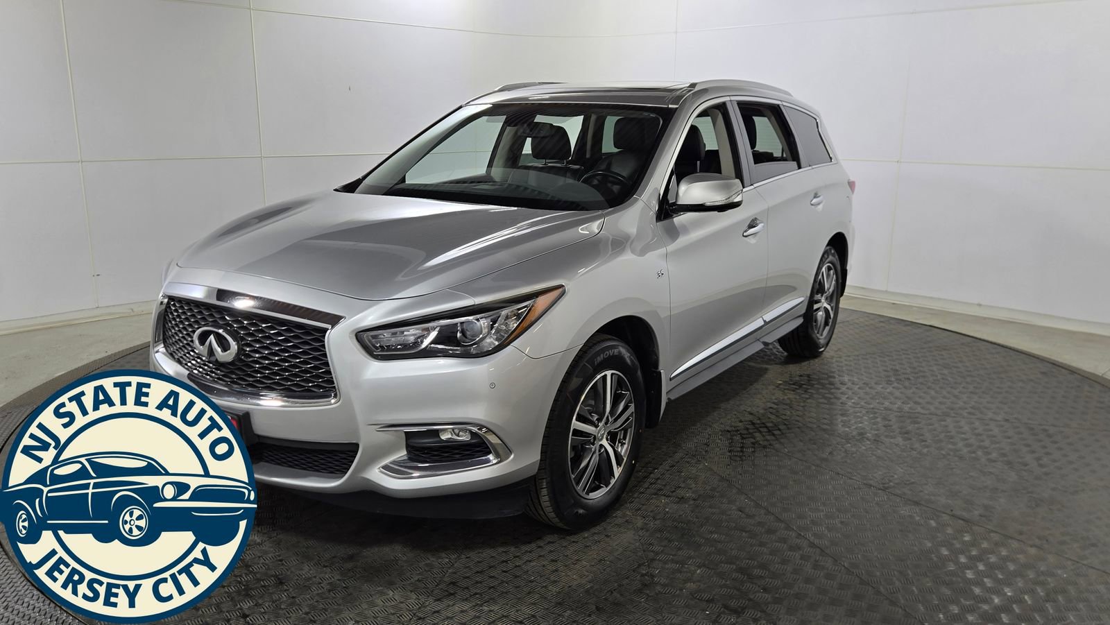 Used 2017 INFINITI QX60 Luxe w/ Premium Plus Package AWD/4WD image 3