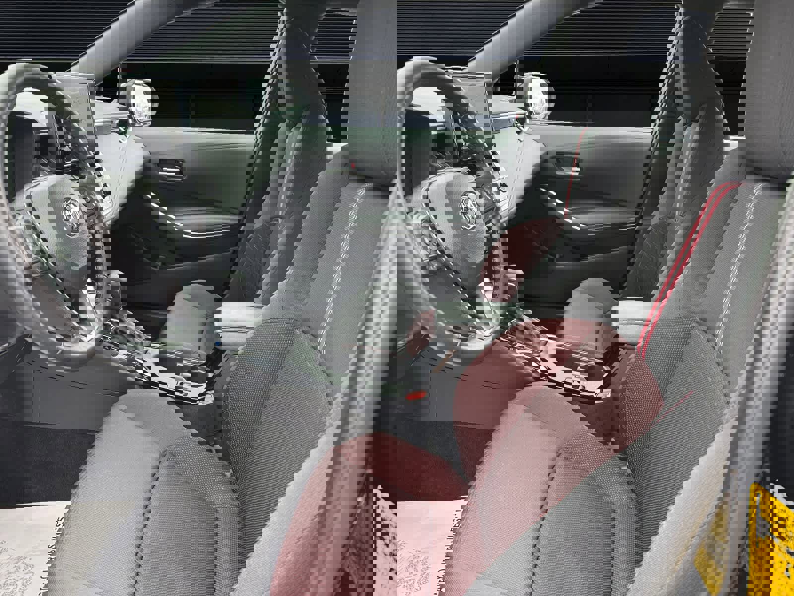 Used 2023 Toyota Corolla SE image 2