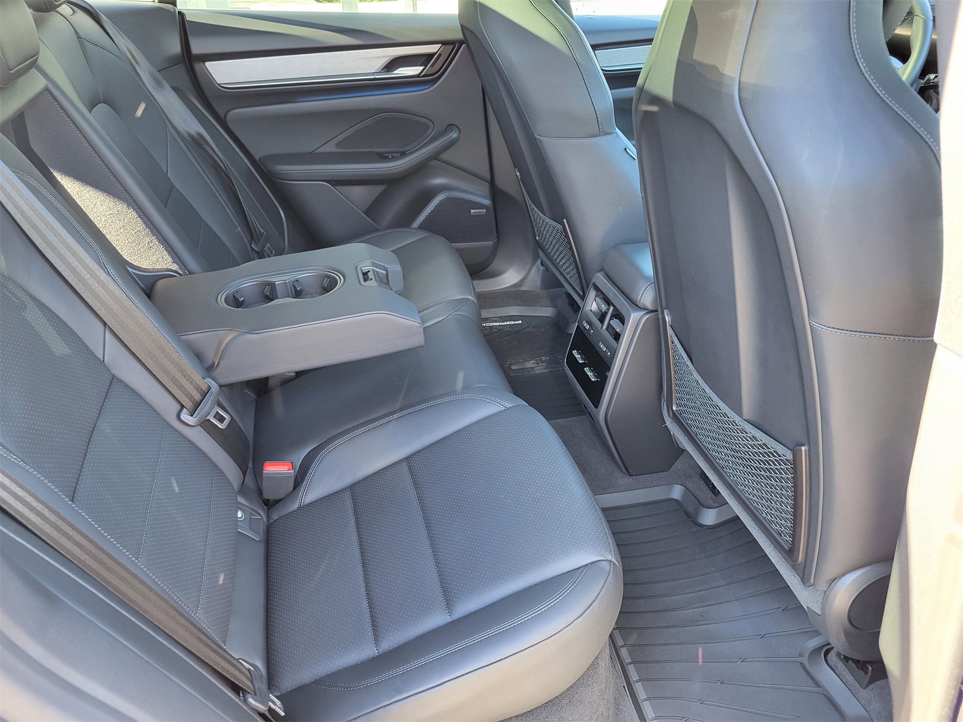 Certified 2024 Porsche Macan 4 Electric image 29