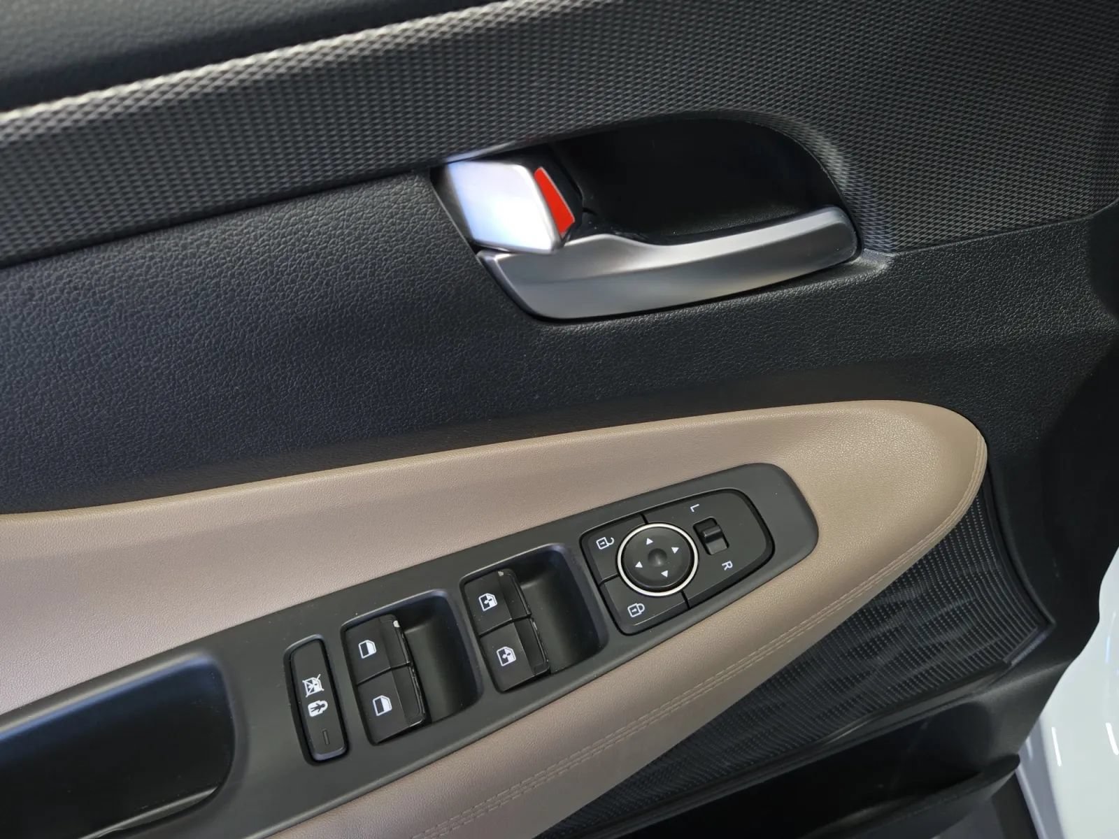 Used 2019 Hyundai Santa Fe SEL FWD image 14