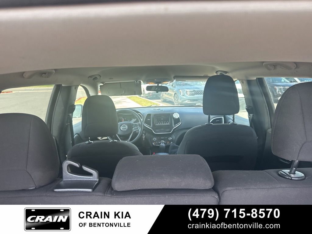 Used 2019 Jeep Cherokee Latitude w/ Popular Appearance Group FWD image 10