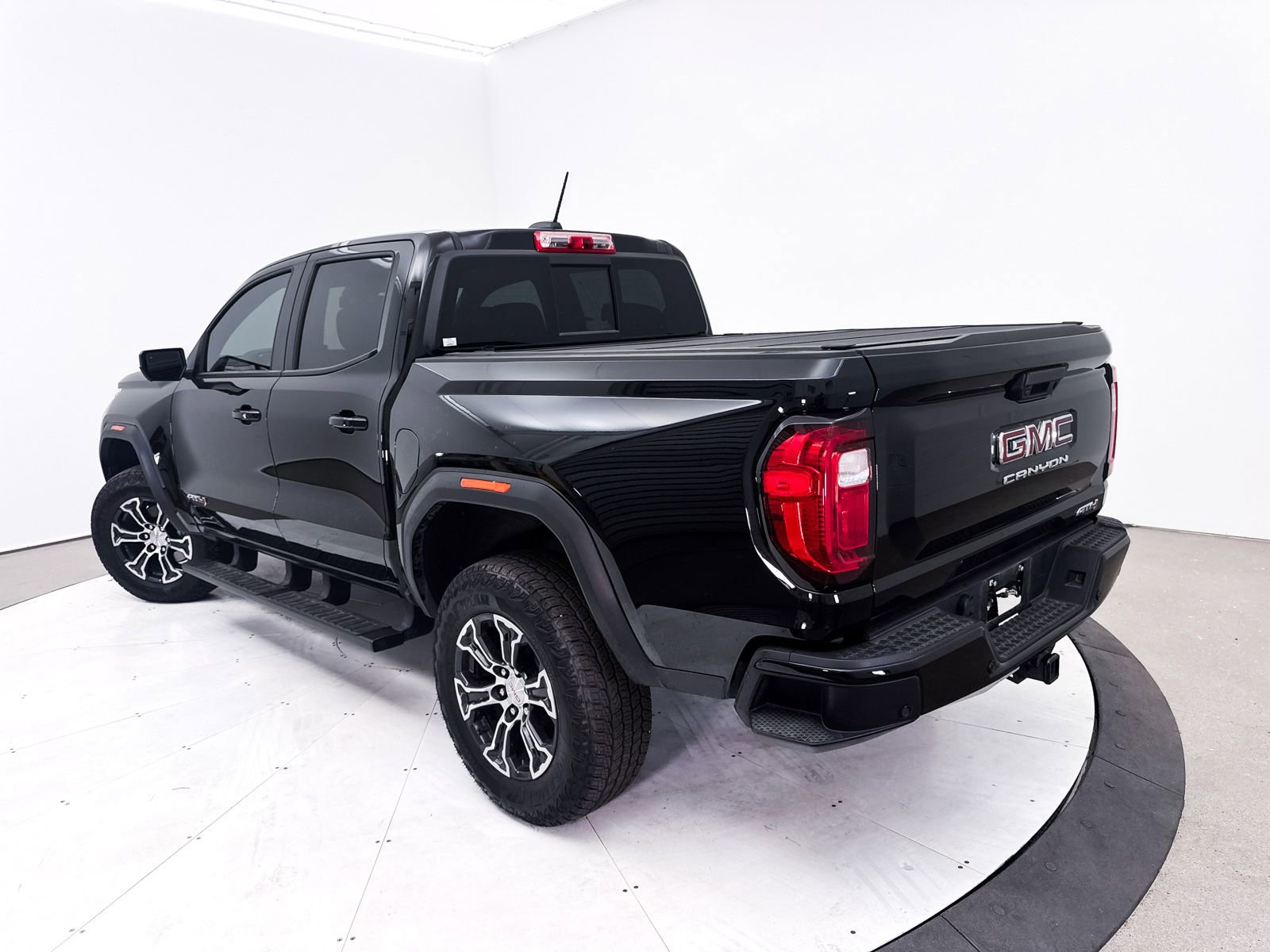 Used 2024 GMC Canyon AT4 w/ AT4 Premium Package AWD/4WD image 2