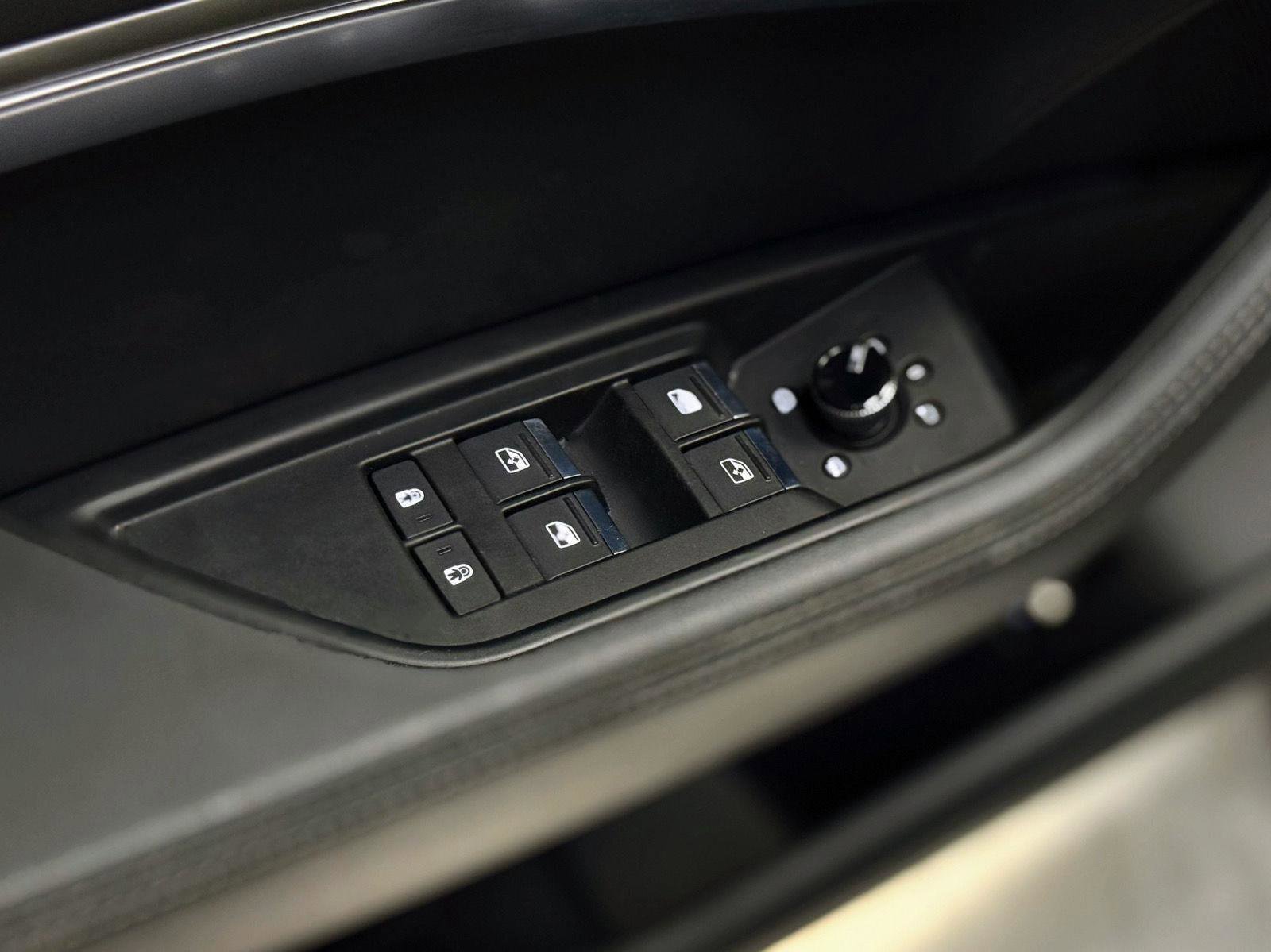 Used 2022 Audi e-tron Premium w/ Convenience Plus Package image 13