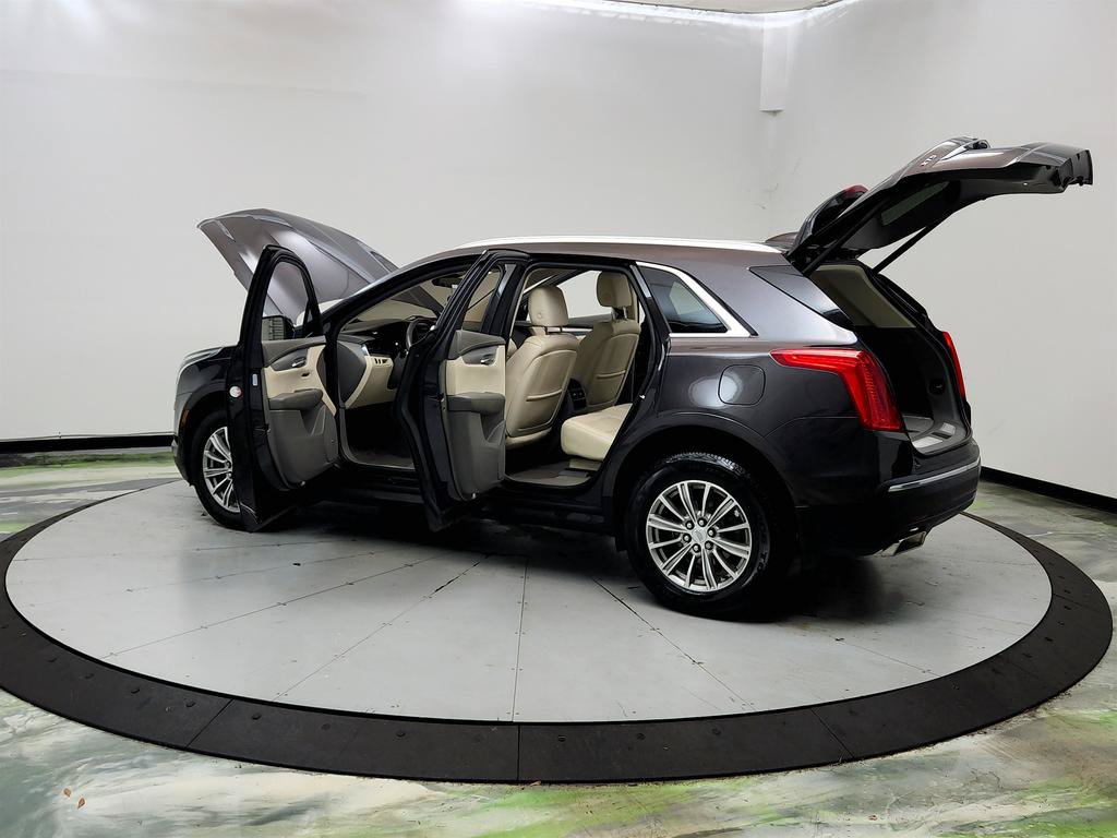 Used 2017 Cadillac XT5 Luxury w/ Driver Awareness Package FWD image 12