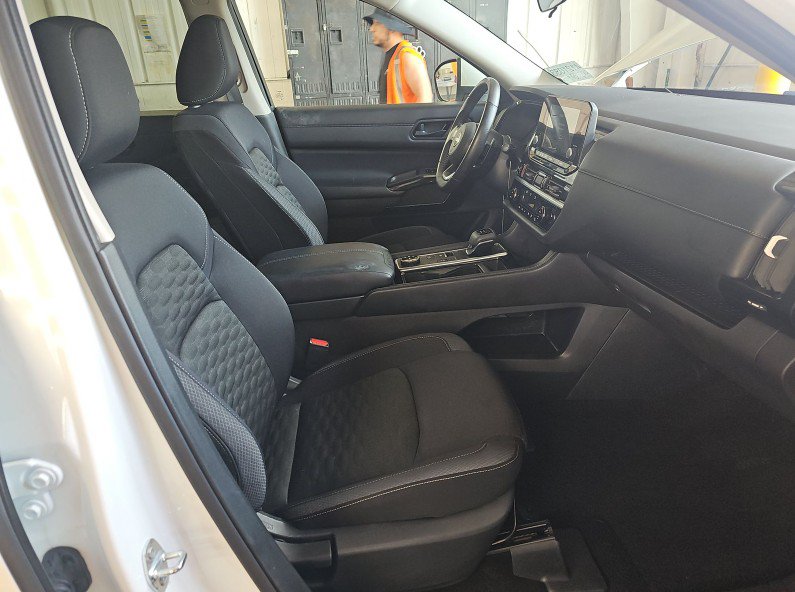 Used 2024 Nissan Pathfinder SV AWD/4WD image 32