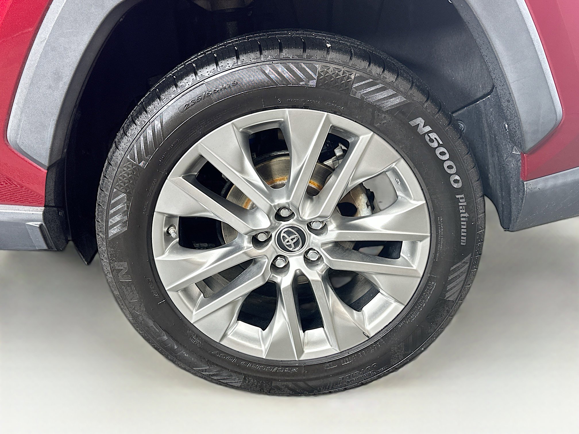 Used 2019 Toyota RAV4 Limited w/ Advanced Technology Package image 11