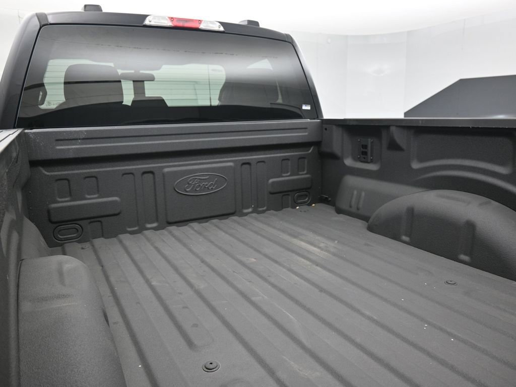 New 2025 Ford F150 XL w/ Equipment Group 103A High image 18