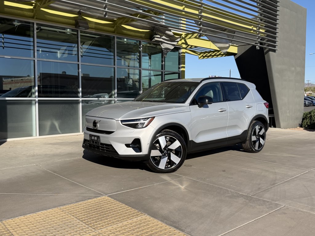 Used 2023 Volvo XC40 Recharge Ultimate AWD/4WD image 1
