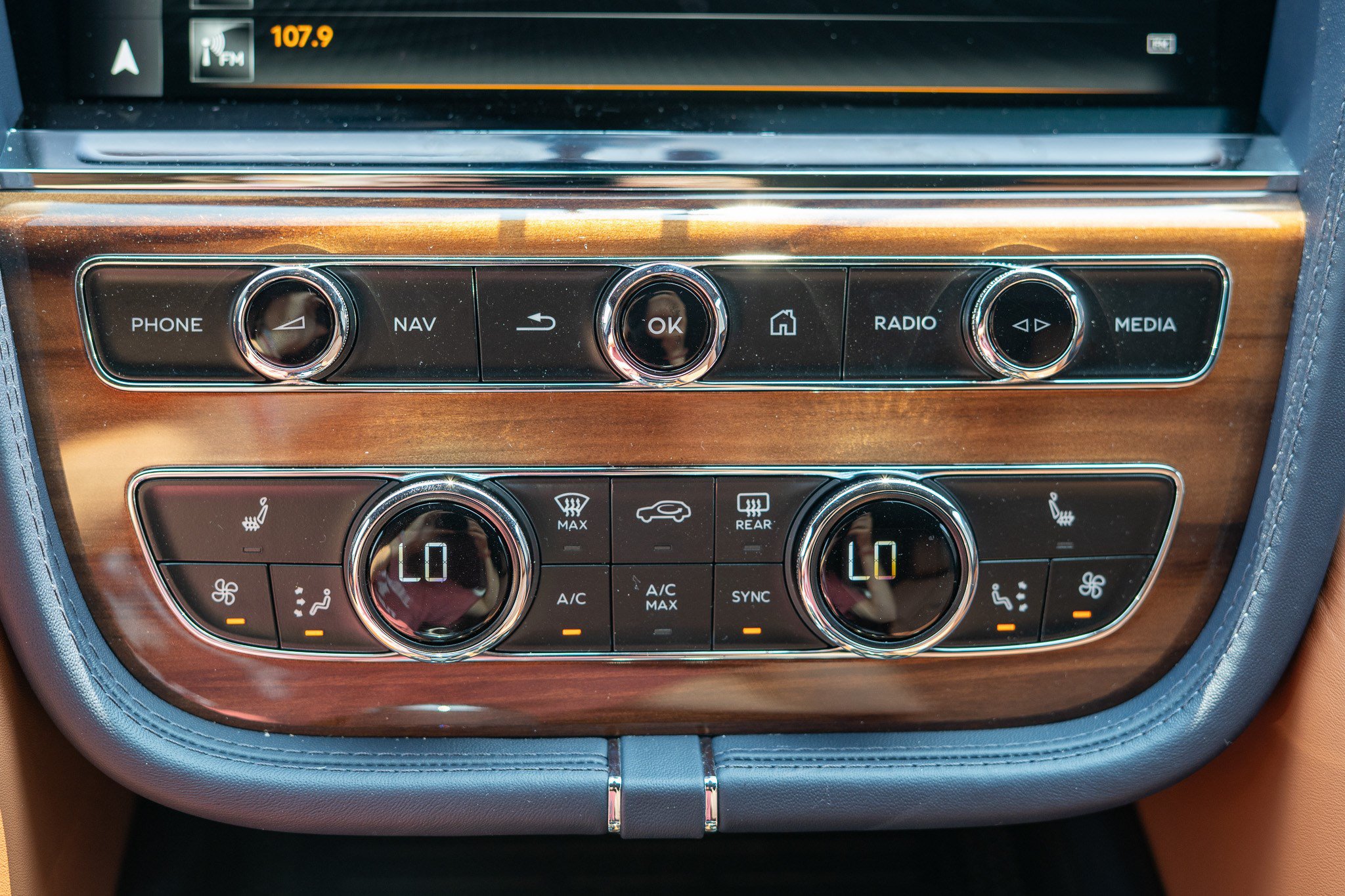 New 2026 Bentley Bentayga AWD/4WD image 17