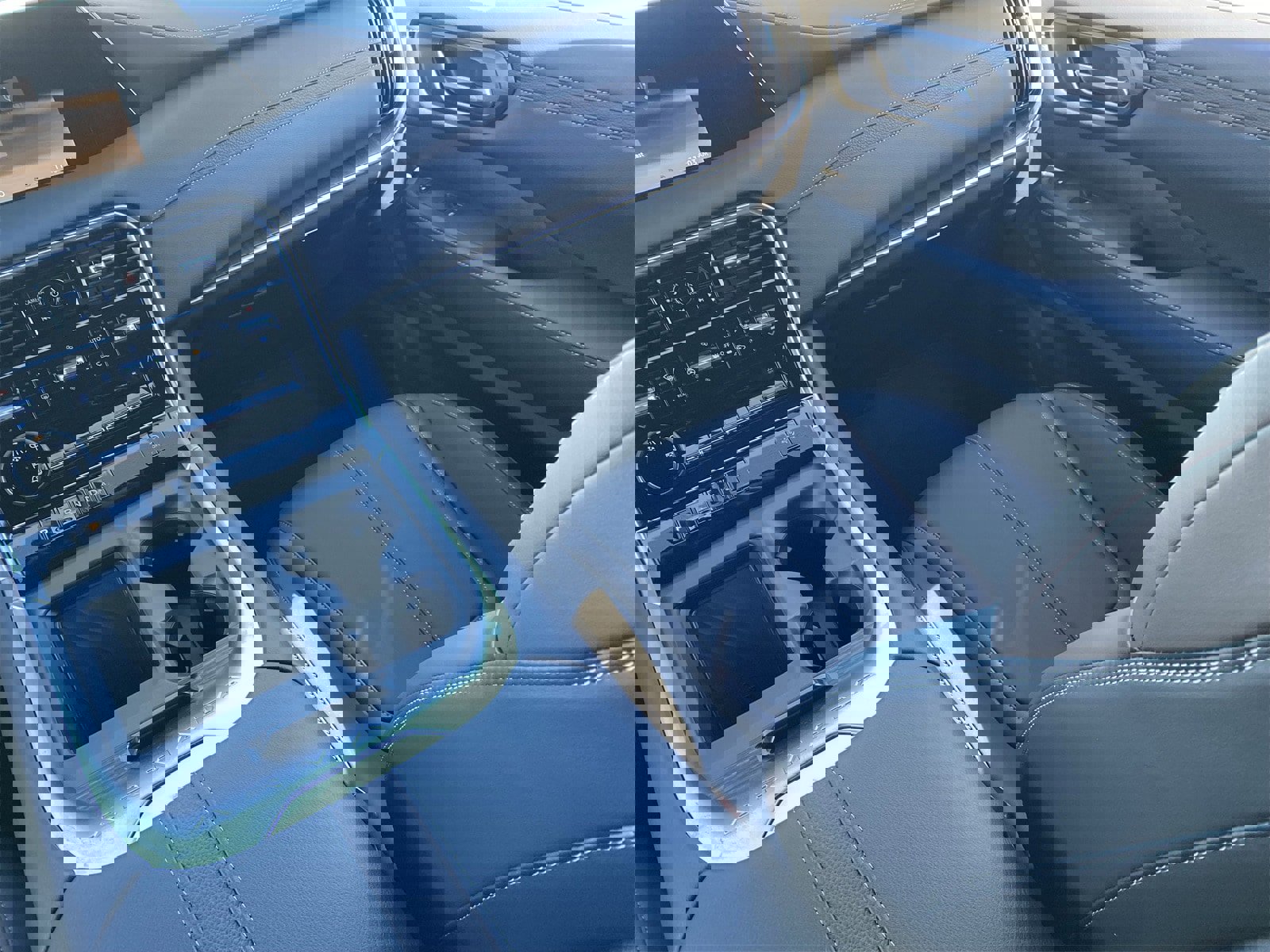 New 2026 Nissan Armada SL w/ Captain's Chari Seat Package image 17