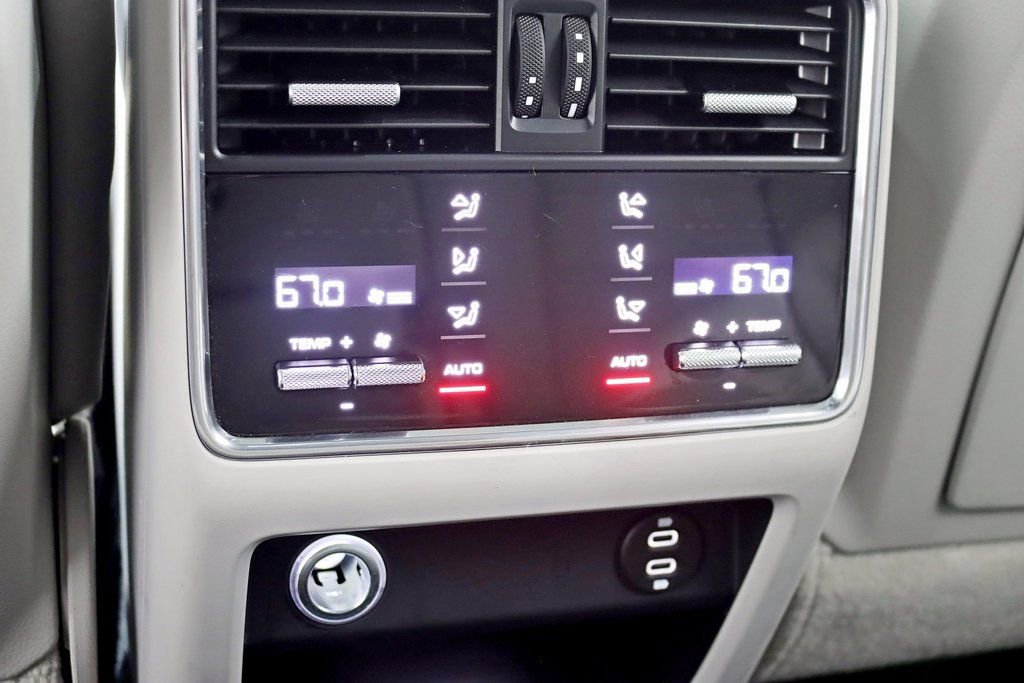 Used 2023 Porsche Cayenne image 29