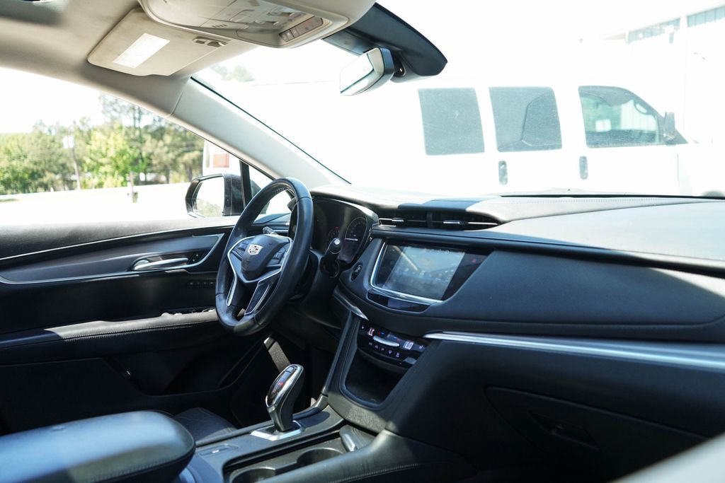 Used 2017 Cadillac XT5 Luxury w/ Driver Awareness Package FWD image 14