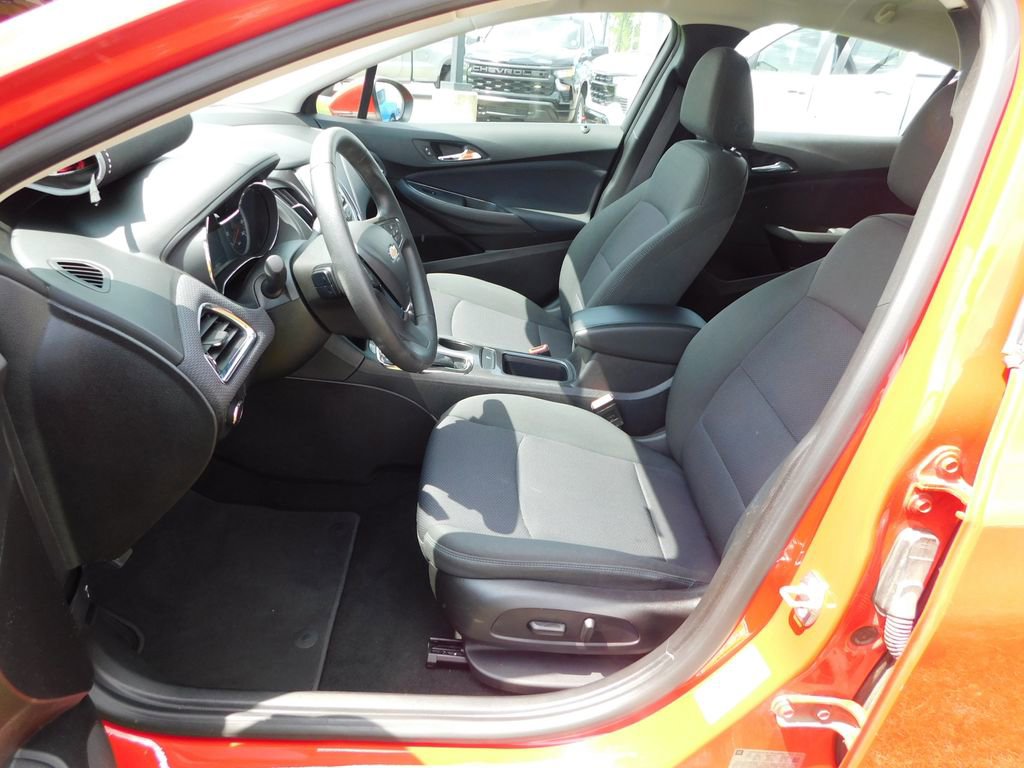 Used 2017 Chevrolet Cruze LT w/ Convenience Package FWD image 12