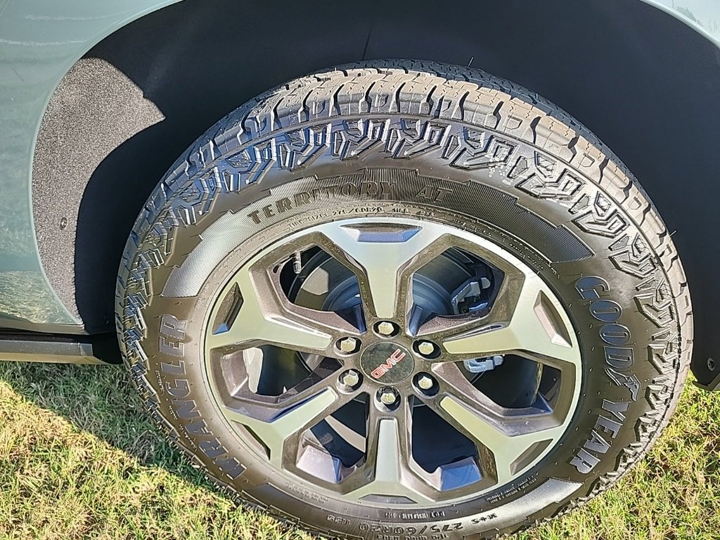 New 2026 GMC Yukon XL AT4 Ultimate w/ LPO, Floor Liner Package image 12