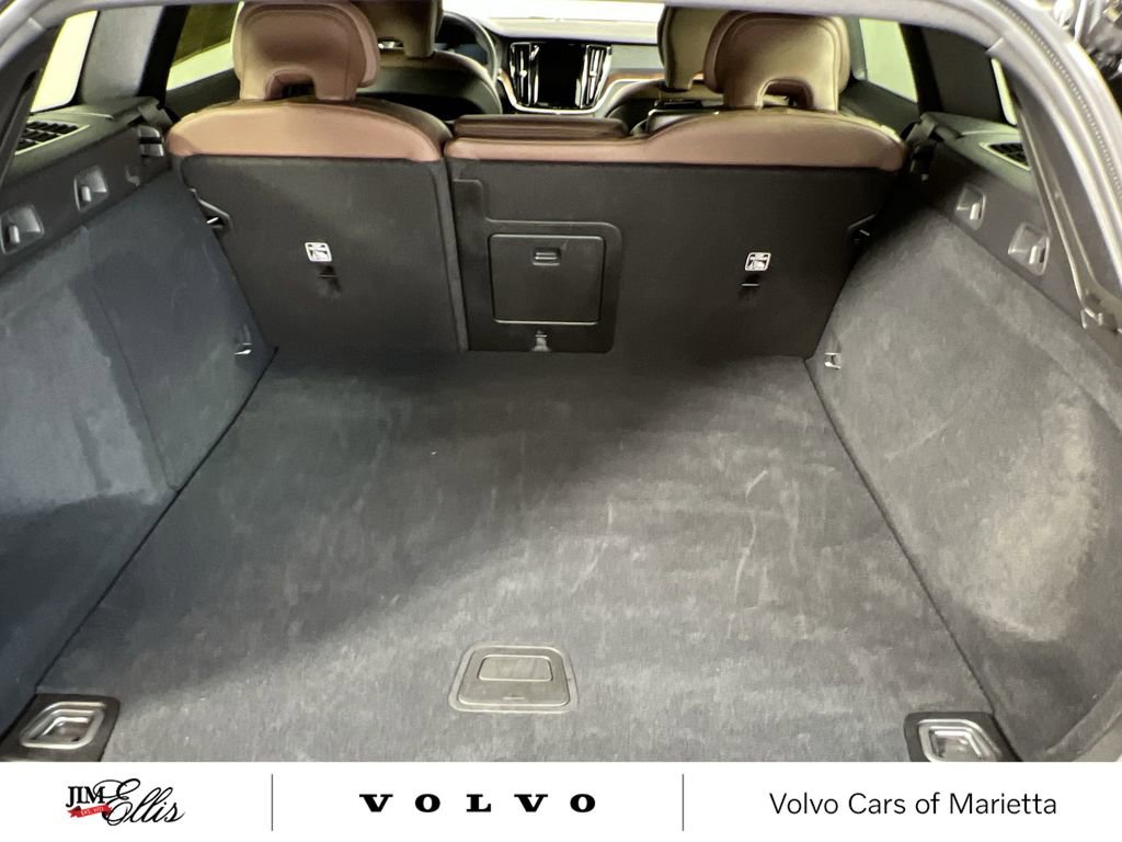 Used 2025 Volvo V60 B5 Cross Country Plus image 19