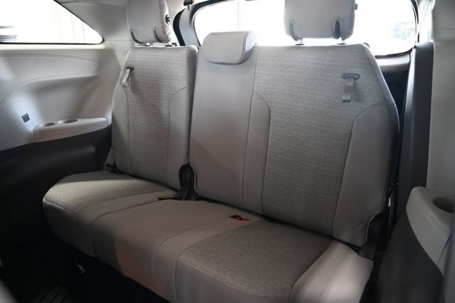 Used 2023 Toyota Sienna LE AWD/4WD image 13