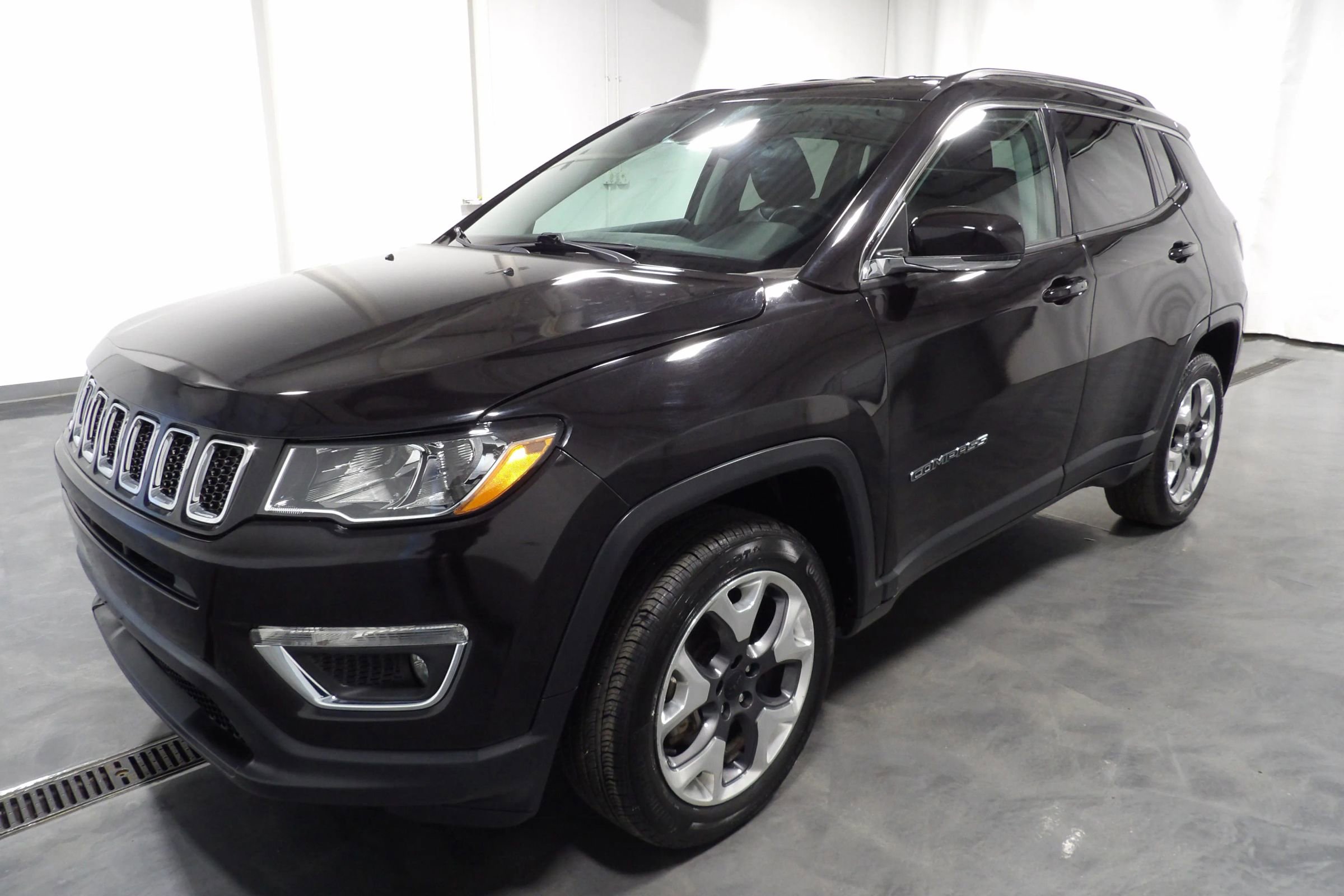 Used 2019 Jeep Compass Limited image 3