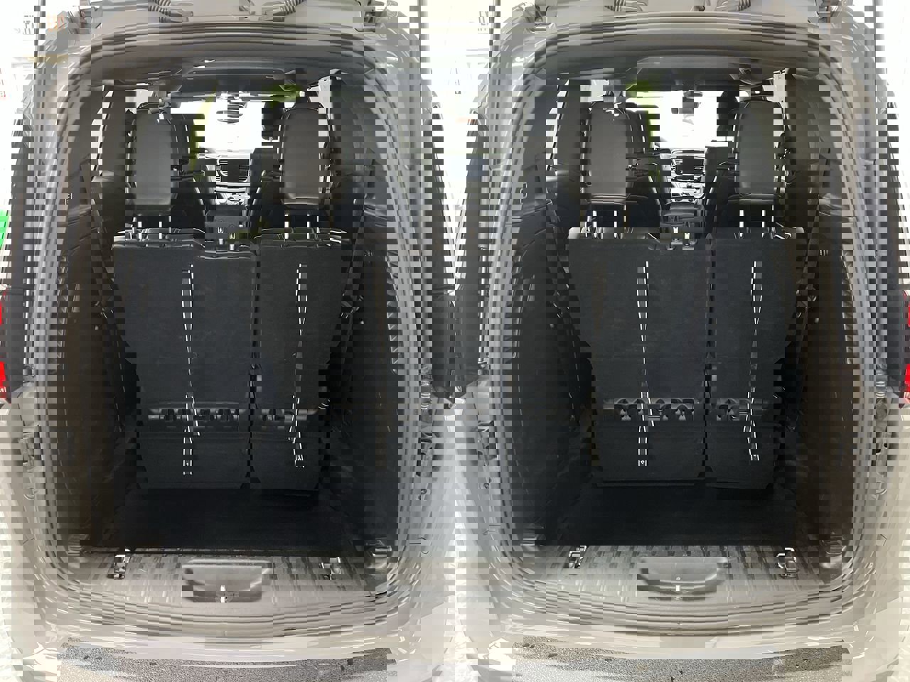 Used 2025 Chrysler Pacifica Select image 28