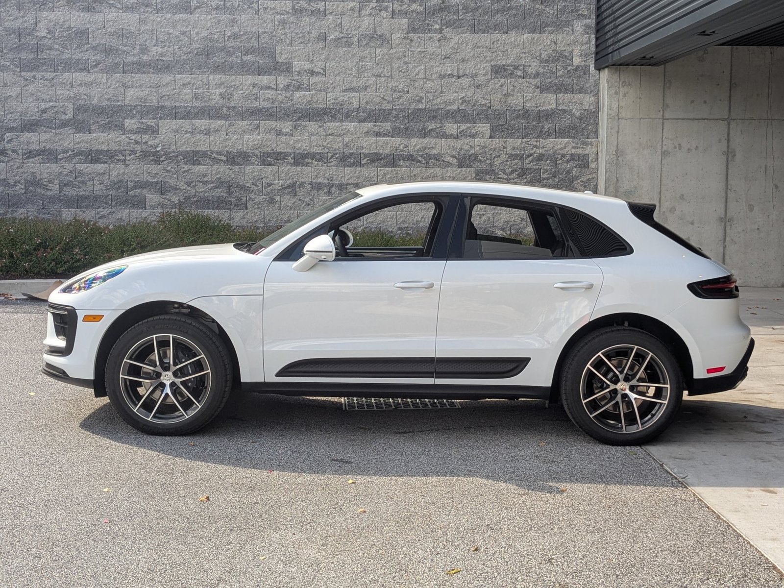 Certified 2026 Porsche Macan AWD/4WD video 2