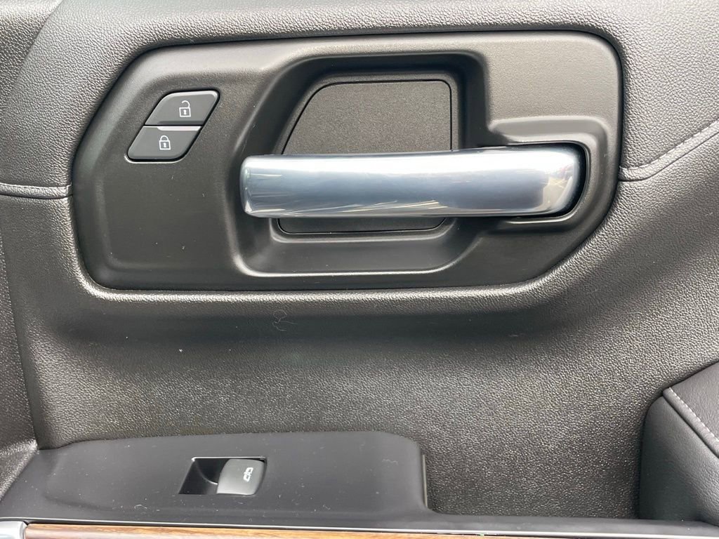 Used 2021 Chevrolet Silverado 1500 High Country w/ Technology Package image 16