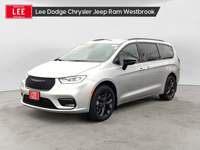 New 2026 Chrysler Pacifica Limited image 1