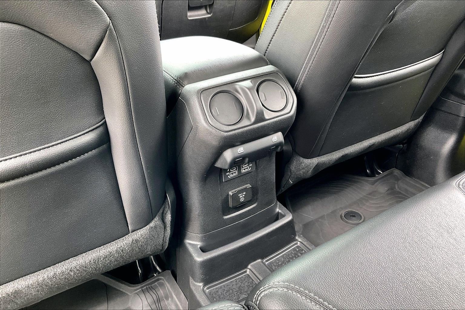 Used 2022 Jeep Wrangler Unlimited Sahara w/ Cold Weather Group AWD/4WD image 24