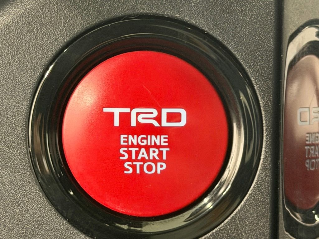 Used 2025 Toyota 4Runner TRD Off-Road Premium AWD/4WD image 31