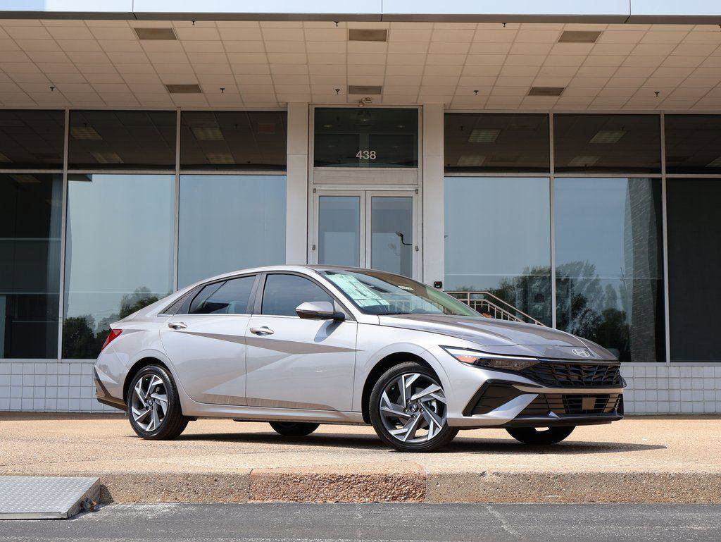 New 2025 Hyundai Elantra Limited video 2