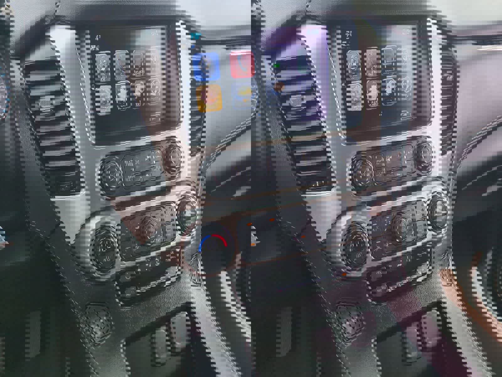 Used 2020 Chevrolet Suburban LT image 26