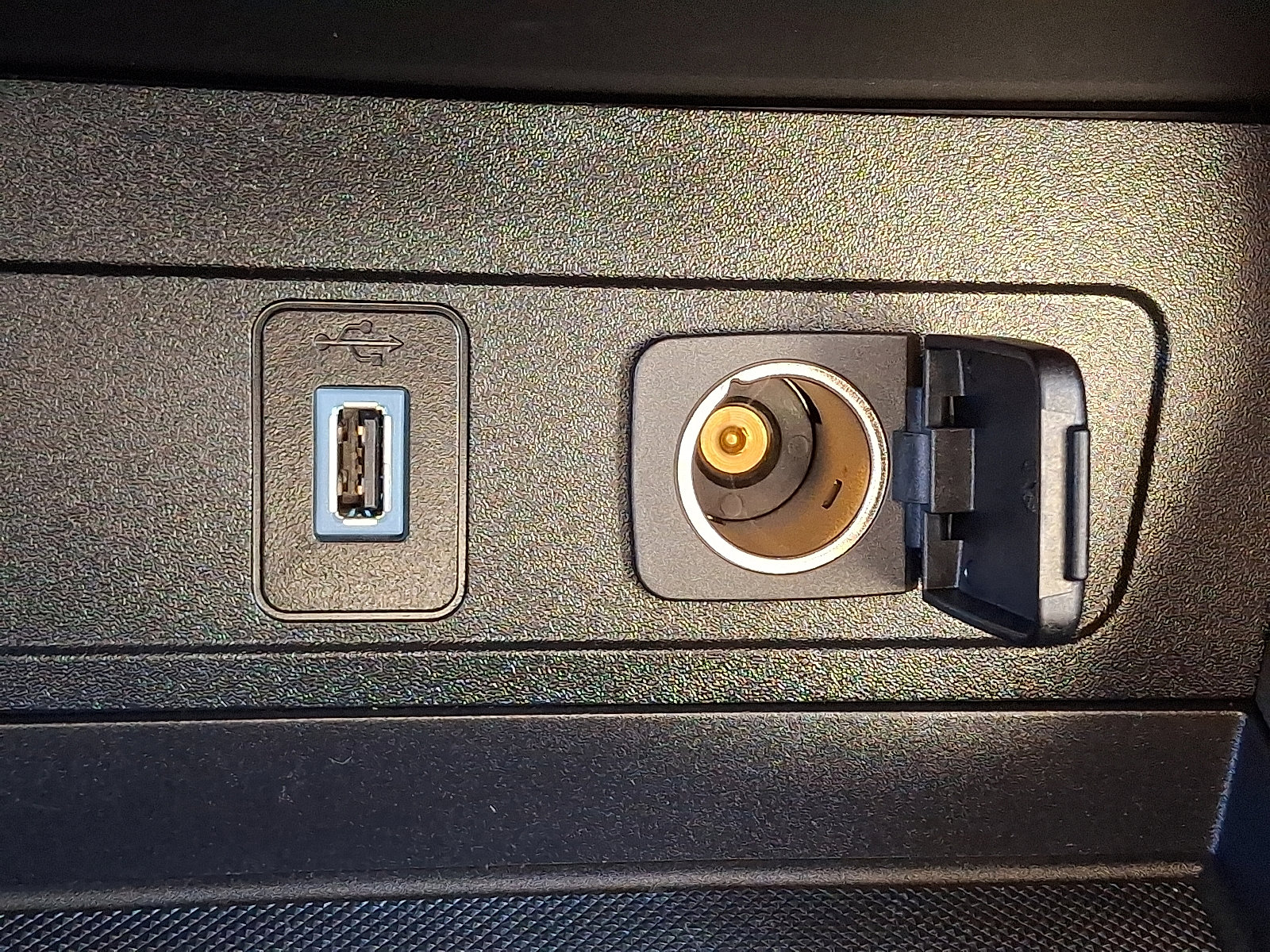 Used 2018 Ford Escape SEL image 28