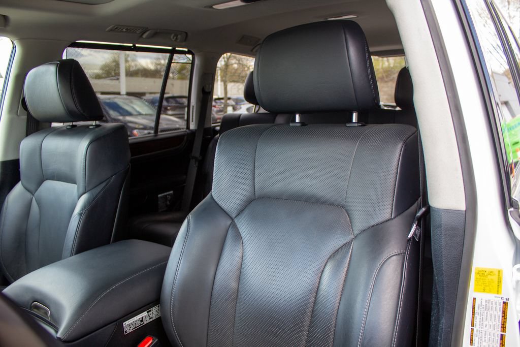 Used 2021 Lexus LX 570 4WD w/ Luxury Package image 12