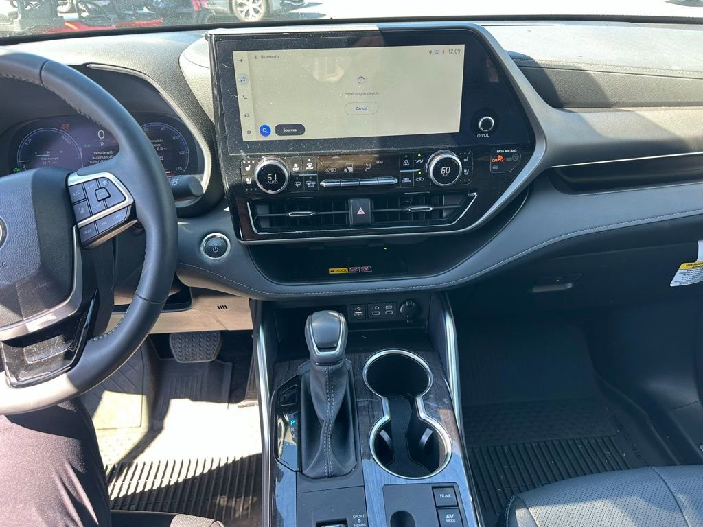 Certified 2026 Toyota Highlander Limited image 12