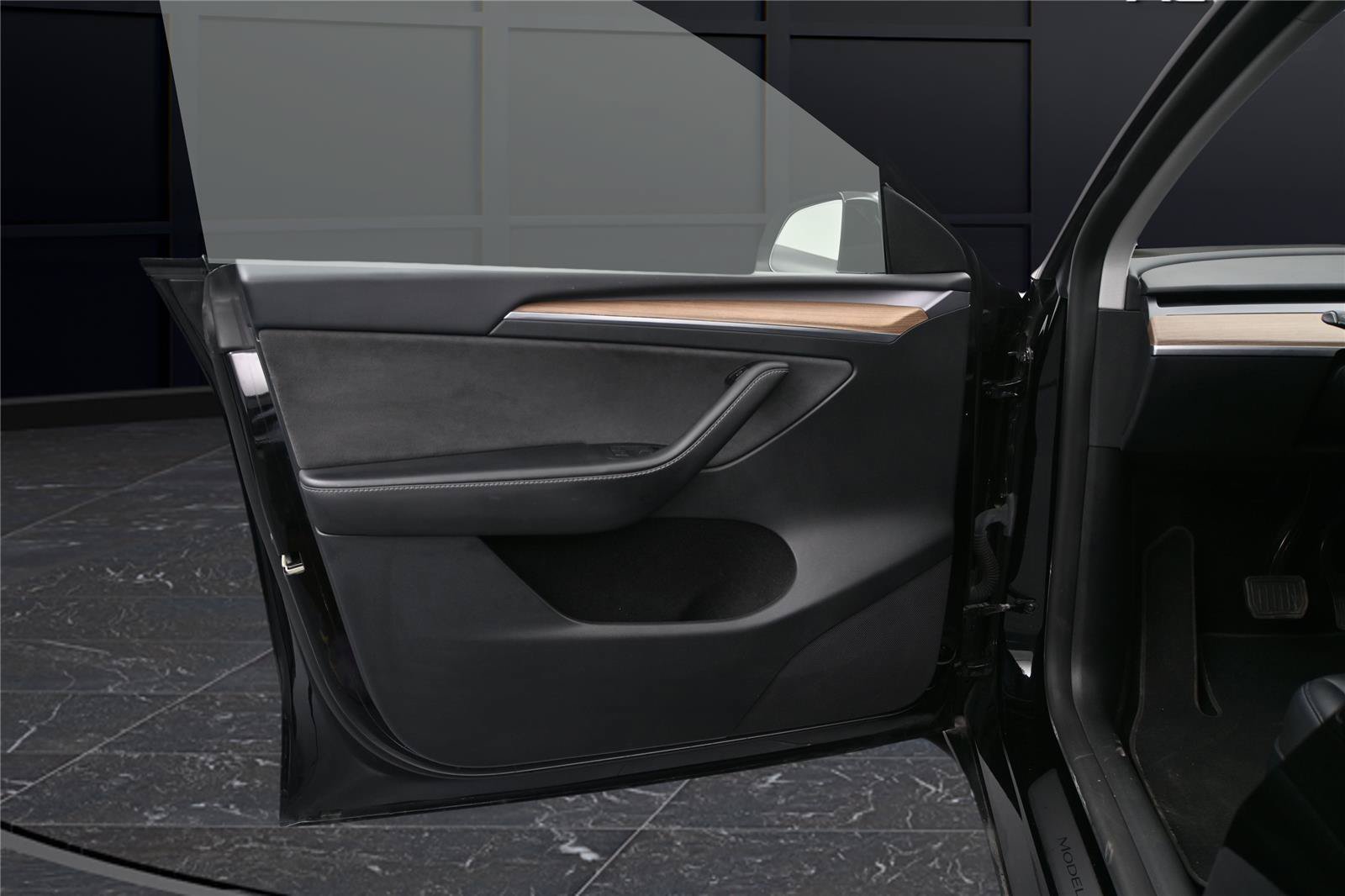 Used 2024 Tesla Model Y 2WD image 7