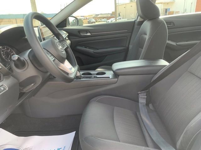 Used 2025 Nissan Altima 2.5 SV FWD image 13