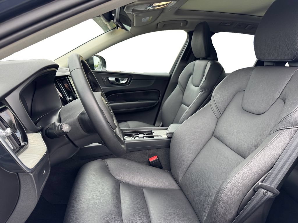 Certified 2025 Volvo XC60 B5 Plus w/ Protection Package Premier AWD/4WD image 10