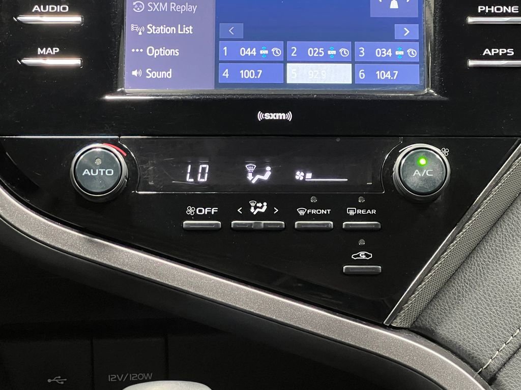 Used 2020 Toyota Camry SE image 23