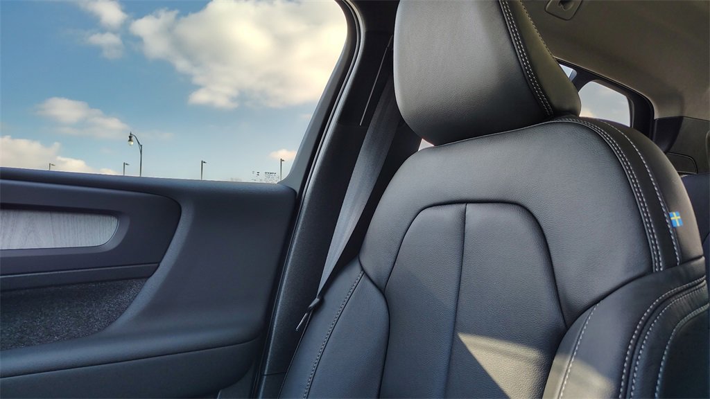 New 2026 Volvo XC40 B5 Plus w/ Climate Package image 23