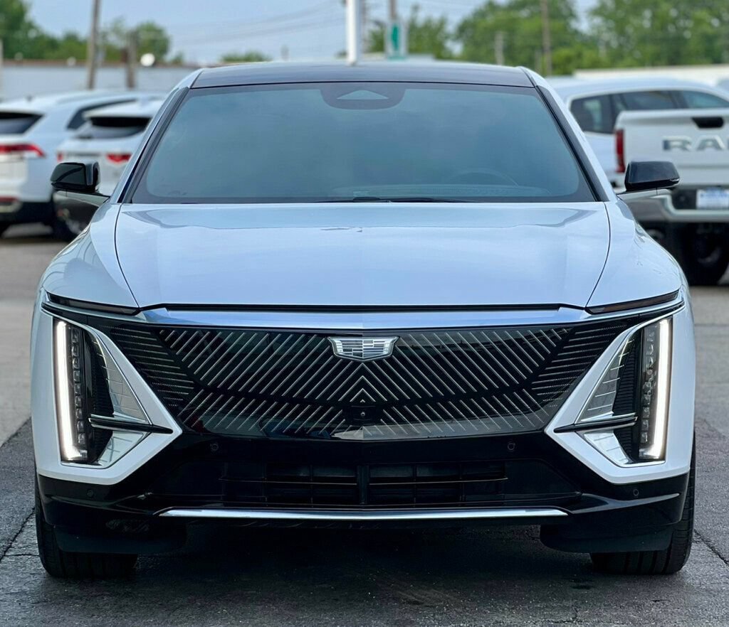 Used 2024 Cadillac Lyriq Luxury AWD/4WD image 6