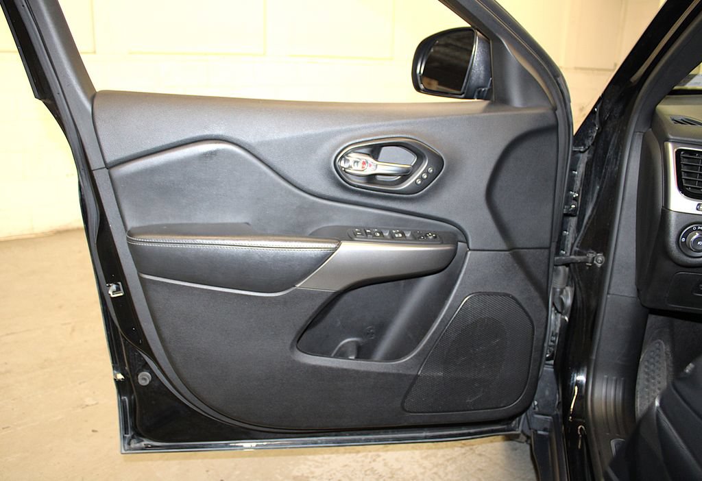 Certified 2021 Jeep Cherokee High Altitude AWD/4WD image 30
