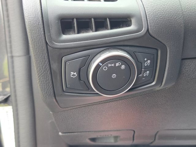 Used 2018 Ford Focus SE FWD image 24