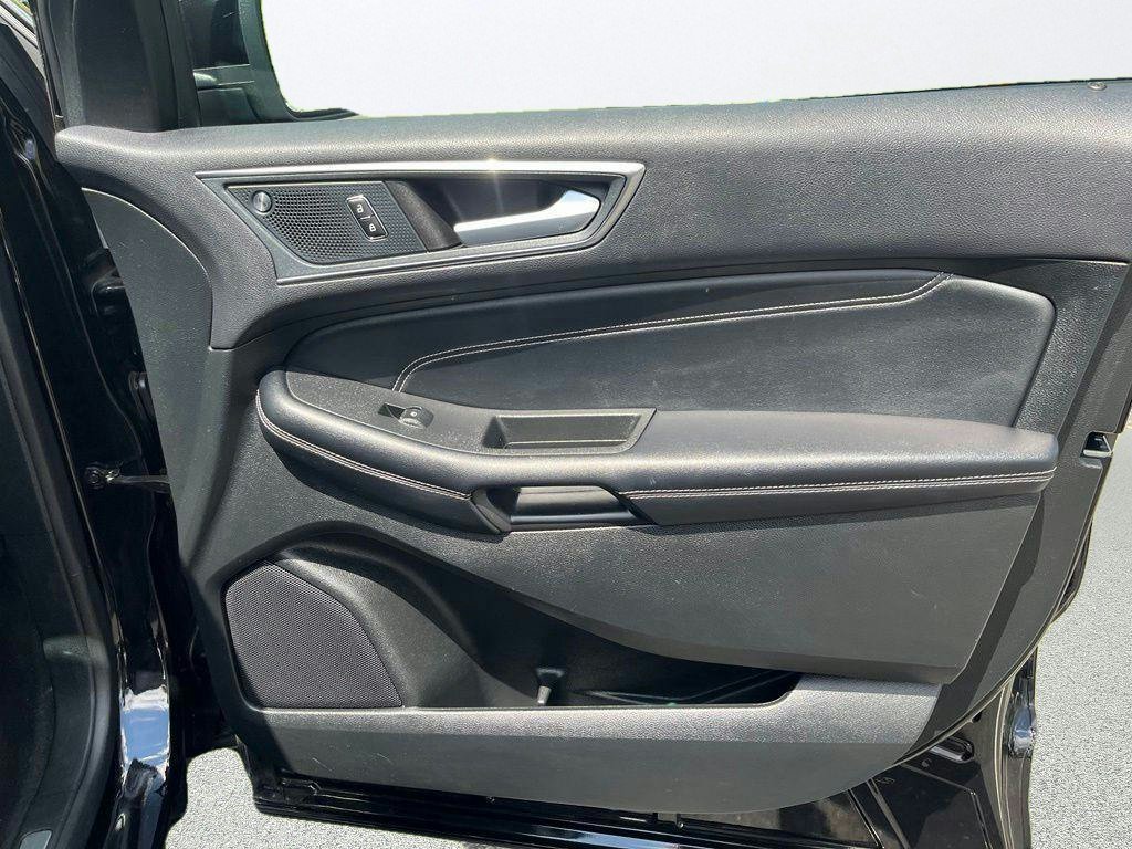 Used 2023 Ford Edge Titanium w/ Cargo Accessory Package AWD/4WD image 11