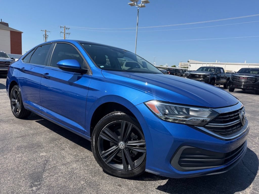 Used 2022 Volkswagen Jetta SE FWD image 2