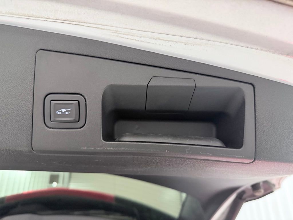 Used 2018 Cadillac XT5 Luxury w/ Driver Awareness Package image 31