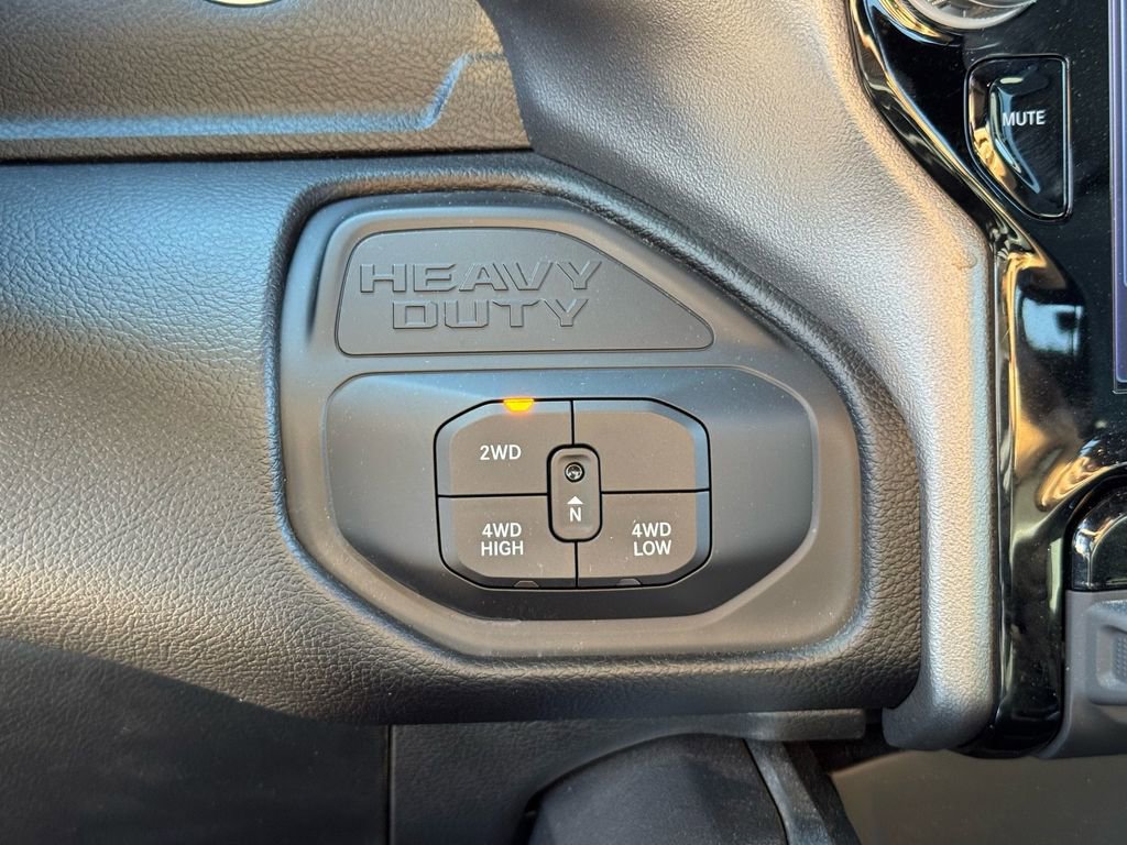 Used 2025 RAM 3500 Big Horn image 34